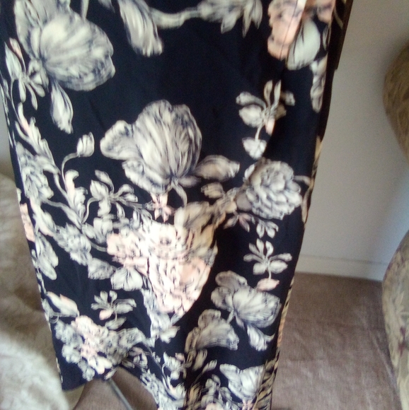 ASTR Black Floral Criss Cross Strap Dress - Picture 6 of 7